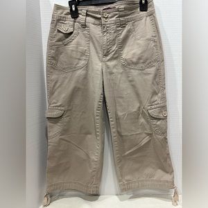 Like New Gloria Vanderbilt Capri Cargo Pants Size 10